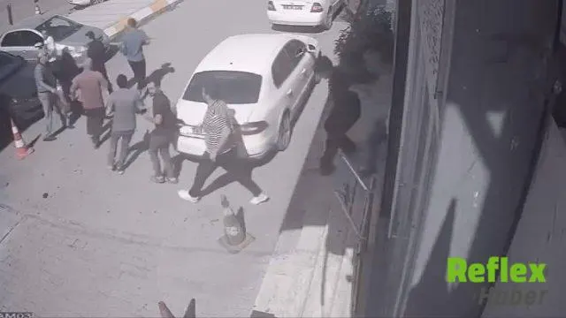 Şanlıurfa'da 5,4 büyüklüğündeki deprem anı güvenlik kamerasında