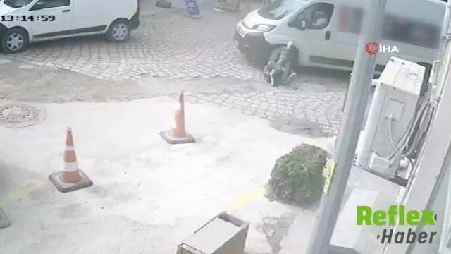 Çanakkale'de Minibüsün Çarptığı Yayanın Ayağı Tekerlek Altında Kaldı