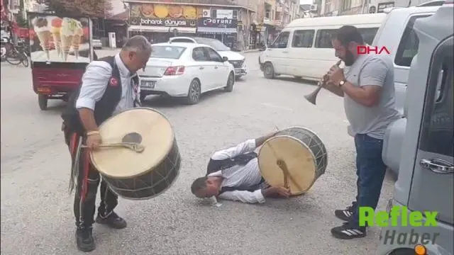 Osmancık'ta Festivalde Davulcuların İ̇lginç Bahşiş Gösterisi