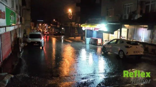 İ̇stanbul'da Sağanak Ulaşımı Olumsuz Etkiledi