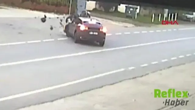 Sakarya’da Motosikletle Otomobil Çarpıştı