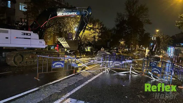 Eyüpsultan Bulvarı'nda Yağış Nedeniyle Yol Çöktü