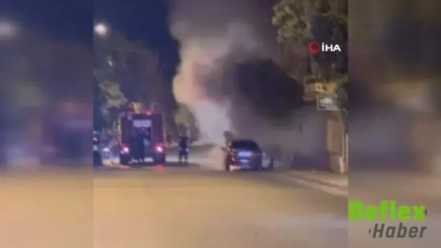 Elazığ'da Park Halindeki Otomobil Yangında Hasar Gördü