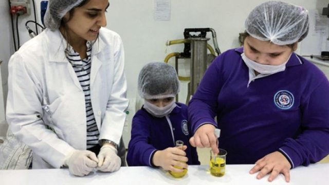 Meraklı minikler, sabun yapımını ve hijyeni öğrendi