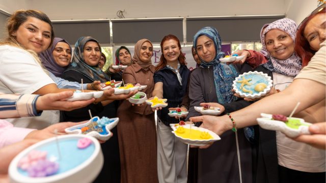 Mersin'de Kadınlar Mum Yapımı Eğitimiyle Üretime Katılıyor