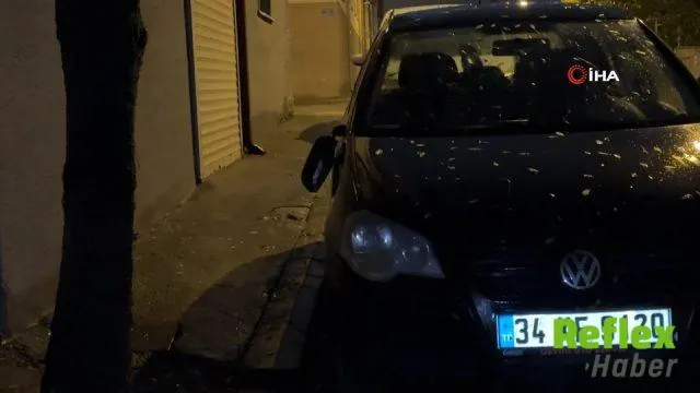 Eskişehir'de Park Halindeki İ̇ki Aracın Aynaları Tekmeyle Kırıldı