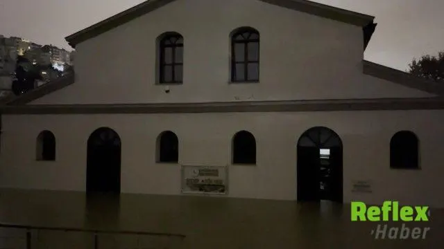Kağıthane'de Derenin Taşması Sadabad Camii'ni Sular Altında Bıraktı