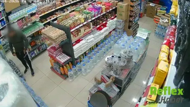 Aksaray’da Uyuyan Market Sahibinin Dikkatsizliğinden Yararlanıp Ürünleri Çaldı