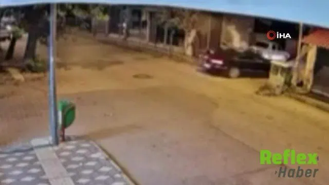 Kahta'da Sokağa Dönüş Yapan Otomobille Motosiklet Çarpıştı
