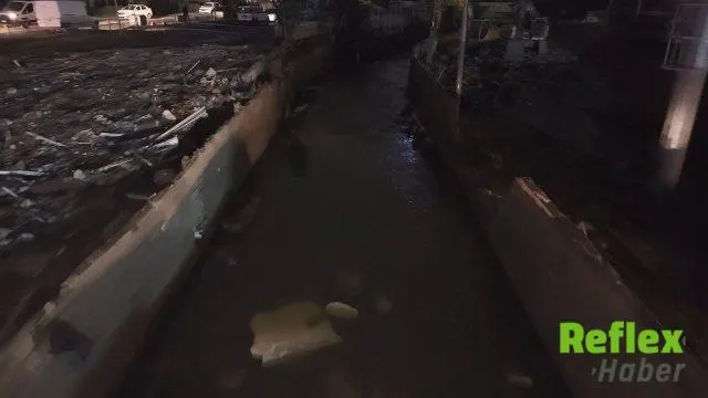 Ayazağa'da Dere Yatağındaki Enkaz İ̇çin Çalışmalar Sürüyor