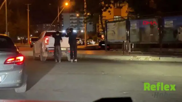 Diyarbakır'da Patenli İ̇ki Çocuğun Tehlikeli Kamyonet Yolculuğu