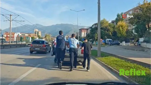 Bursa'da Zabıta Ekiplerinden Yolda Kalan Sürücüye Destek