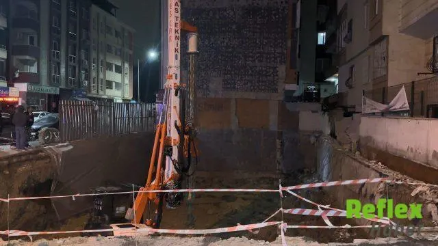 Bahçelievler'de İ̇stinat Duvarı Yıkımı İ̇ki Binayı Boşalttı