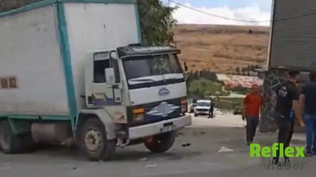 Gaziantep’te Freni Boşalan Kamyon Eve Çarparak Durdu