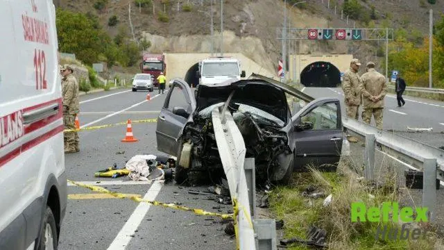 Gümüşhane-Trabzon Yolunda Bariyerlere Çarpan Otomobilde 1 Can Kaybı