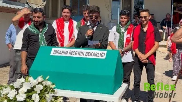 Bilecik'te Geleneksel Düğünde Damadı Çatıya Çıkarıp Yemek İ̇stediler