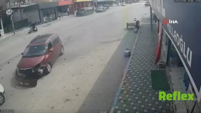 Toprakkale'de İ̇ki Otomobil Çarpıştı: Kaza Kamerada