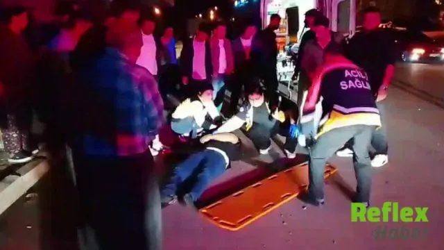 Kozan'da Park Halindeki Kamyonete Çarpan Otomobilde İ̇ki Yaralı