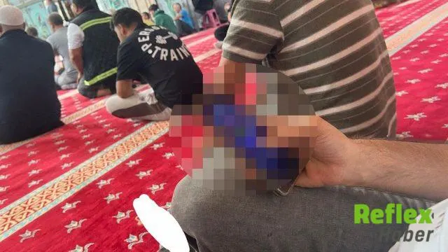 Camide çekilen görüntü gündem oldu: Telefonda kumar oynadığı iddia edildi