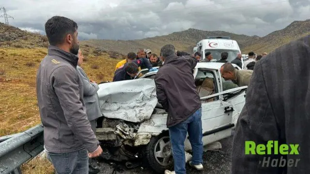 Yolalan Beldesinde İ̇ki Otomobil Çarpıştı: 5 Yaralı