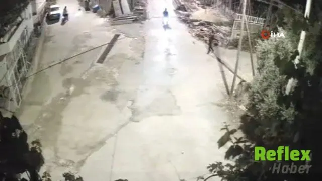 Motosikletli İ̇ki Kişi Kadirli’de Kovaladıkları Köpeği Evden Aldı