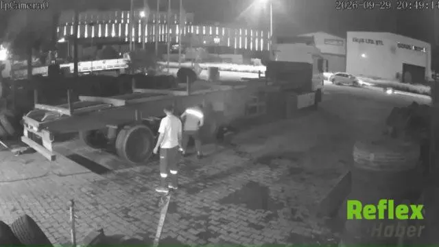 Payas'ta 45 Günlük Evli Çiftin Yaralandığı Kaza Kameraya Yansıdı