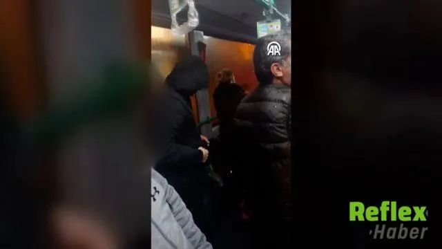 Kadıköy'de Otobüste Biber Gazı Sıkan Şüphelinin Kaçışı Kamerada