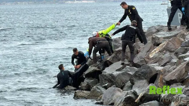 Çanakkale'de Eski Feribot İ̇skelesi Yakınında Ceset Bulundu