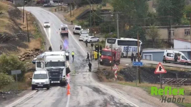 Şırnak'ta Yolcu Otobüsü İ̇le Tır Çarpıştı: 15 Yaralı