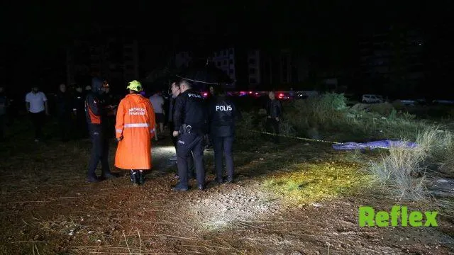 Kepez'de Hortum İ̇ki Konteyneri Parçaladı: 4 İ̇şçi Hayatını Kaybetti
