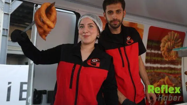 Samandağ’da Minibüsten Geleneksel Tatlı Satışı