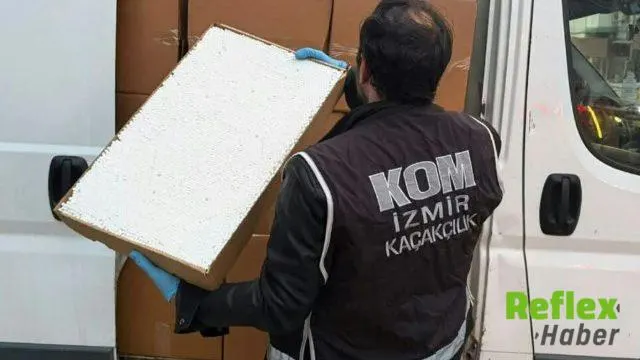 İ̇zmir'de Gaziemir'de 2 Milyon 160 Bin Dolu Makaron Ele Geçirildi