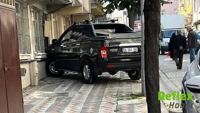 Sultangazi'de Park Manevrası Sırasında Eşine Çarpan Sürücü Gözaltında