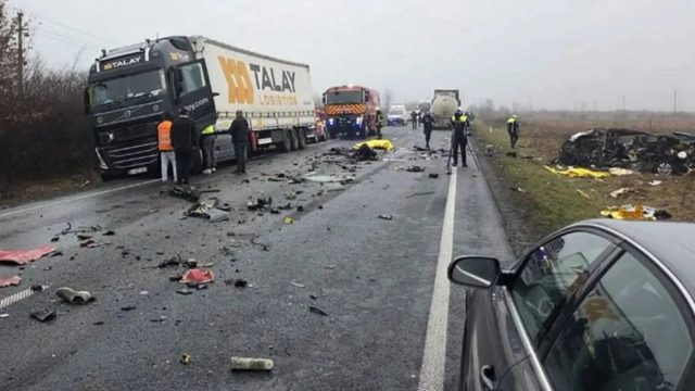 PAOK taraftarlarını taşıyan araç Romanya'da kaza yaptı: 7 ölü, 3 yaralı