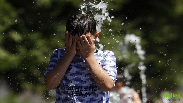 Paris'te Aşırı Sıcak Alarmı! Bir Günde 109 Can Kaybı Açıklandı