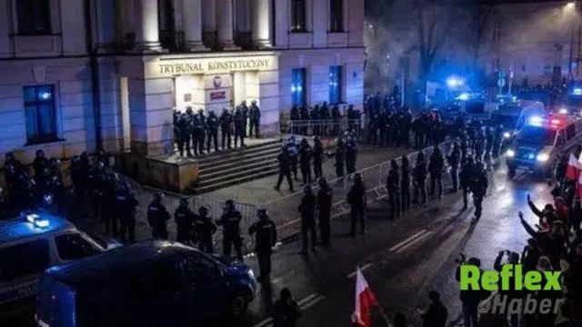 Polonya’da Anayasa Mahkemesi Krizi Siyasi Gerilimi Tırmandırdı