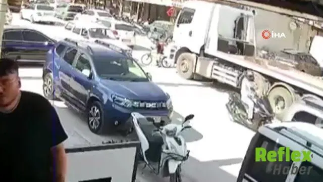 Hatay Antakya'da hafriyat kamyonunun çarptığı bisikletli çocuk ölümden döndü | VİDEO İZLE