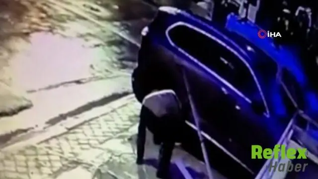 Ankara’da apartman otoparkındaki bariyeri söküp çaldı | VİDEO