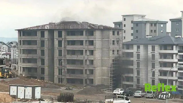 Kahramanmaraş Onikişubat'ta İ̇nşaat Halindeki Binada Yangın Paniği