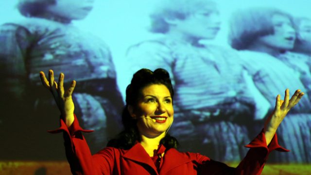Pınar Ayhan’dan tek kişilik müzikal belgesel, hiç duymadığınız bir tarih: Orada Duruverseydi Zaman