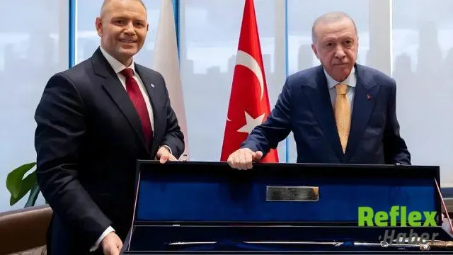 Tabanca vermişti, karşılığında kılıç aldı! Cumhurbaşkanı Erdoğan’a New York’ta sürpriz hediye