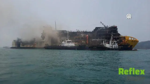 Endonezya'da Merak Limanı Açıklarında Kmp Batumandi Feribotunda Yangın