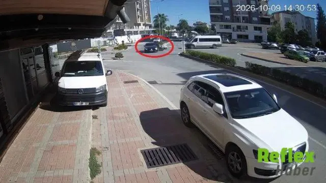 Antalya’da Yabancı Plakalı Otomobille Motosiklet Çarpıştı
