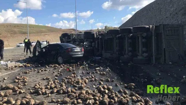 Ağrı’da Otomobil Tir’ın Altında Kaldı: 4 Ölü