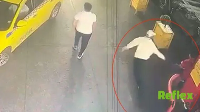 Esenyurt’ta benzin istasyonu çalışanına silahlı saldırı kamerada