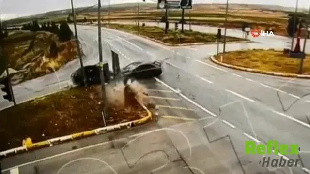 Kütahya'da Kavşak Kazasında 2 Can Kaybı, 8 Yaralı