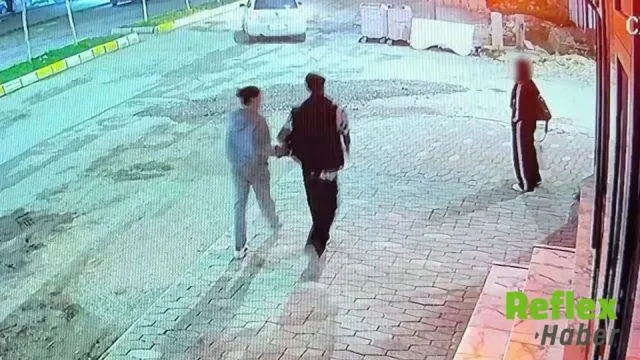 Adıyaman'da Kediye Taşlı Saldırı Kamerada