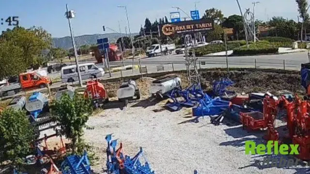 İ̇zmir Bayındır’da Kadına Kamyonet Çarptı: Ezilmekten Son Anda Kurtuldu