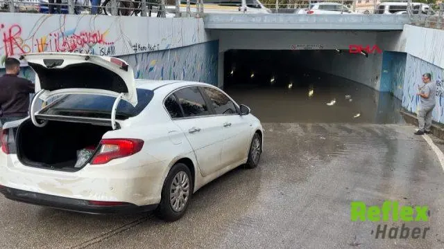 Adana’da Alt Geçidi Su Bastı: Sürücü Ve Çocukları Kurtarıldı