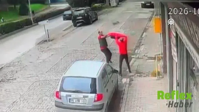 Samsun'da Düşmek Üzere Olan Kedi Montla Kurtarıldı